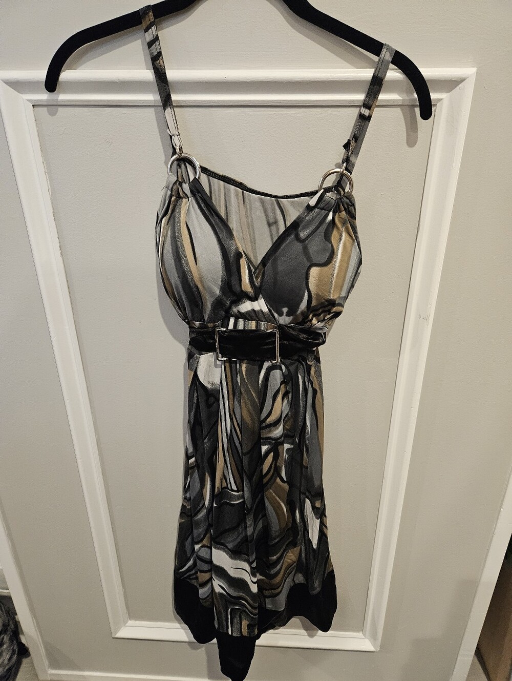 Sleeveless Abstract Print Belted Midi Dress in Black, Gray & Tan. Size M/L